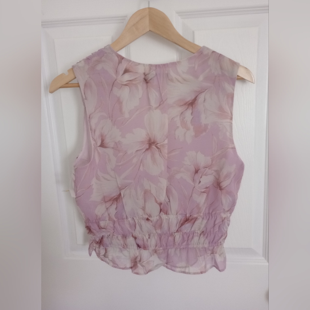 Steve Madden Floral Smocked Waist V-Neck Top in Mauve Size Medium - Picture 5 of 6